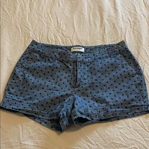 Polka dots shorts with side and back pockets